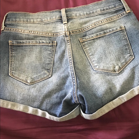 Distressed shorts - Picture 2 of 2